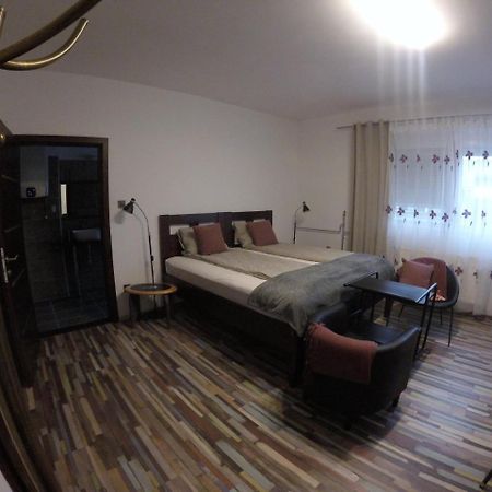 Hotel Dozsahaz Zalaegerszeg Zewnętrze zdjęcie