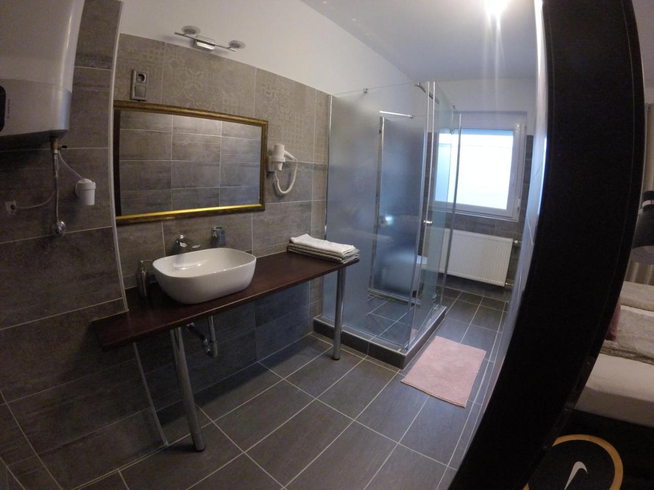 Hotel Dozsahaz Zalaegerszeg Zewnętrze zdjęcie