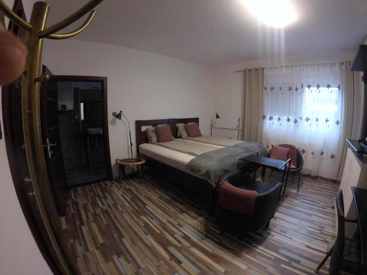 Hotel Dozsahaz Zalaegerszeg Zewnętrze zdjęcie